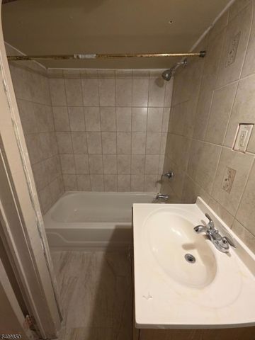 51 Rollinson St, West Orange Twp., NJ 07052