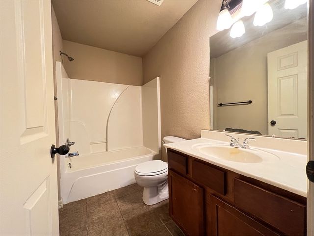 1777 N Chestnut Avenue, Fayetteville, AR 72703