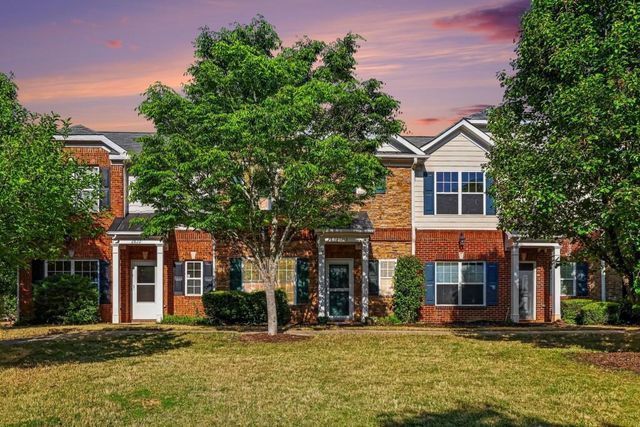 2818 Village Trace, Atlanta, GA 30344