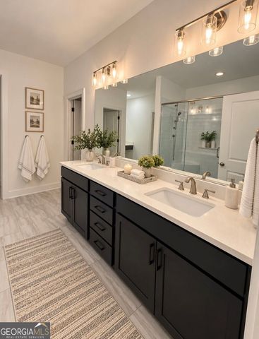 5611 Pine Street, Flowery Branch, GA 30542