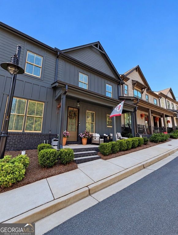 5611 Pine Street, Flowery Branch, GA 30542
