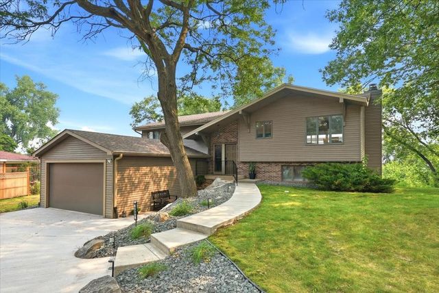 767 Mallalieu Drive, Hudson, WI 54016