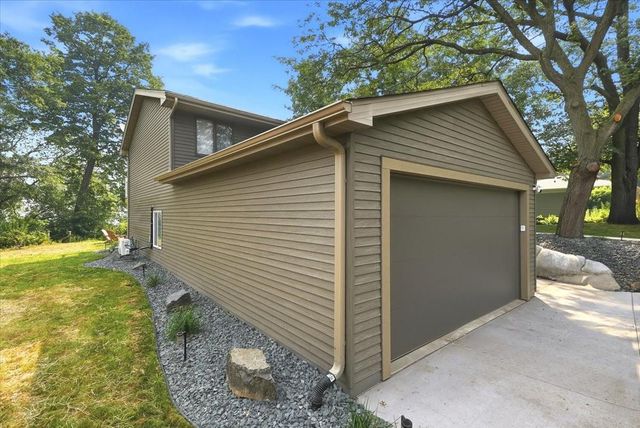 767 Mallalieu Drive, Hudson, WI 54016
