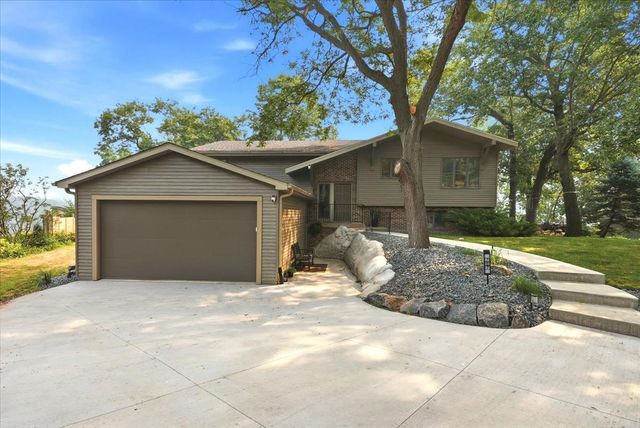 767 Mallalieu Drive, Hudson, WI 54016