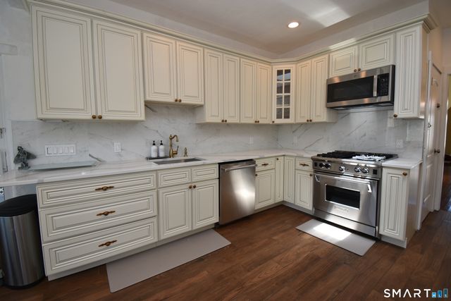 292 Naugatuck Avenue, Milford, CT 06460