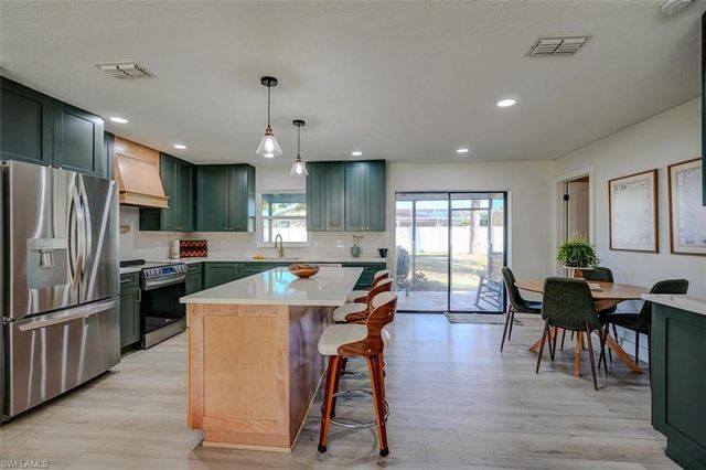 305 SE 14th TER, Cape Coral, FL 33990