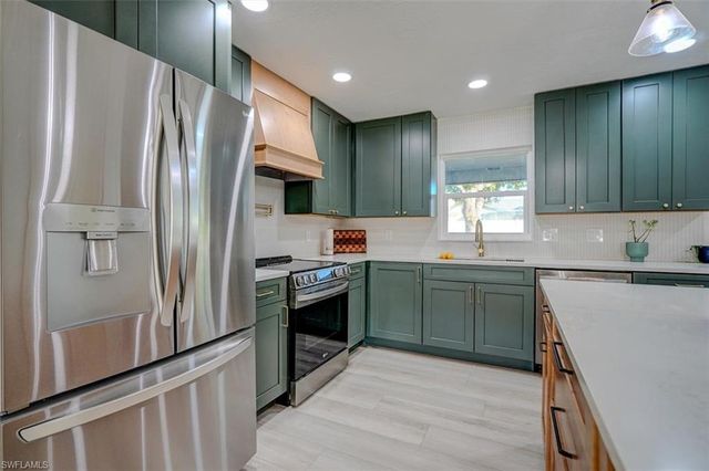 305 SE 14th TER, Cape Coral, FL 33990