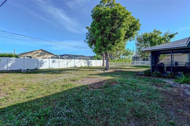 305 SE 14th TER, Cape Coral, FL 33990