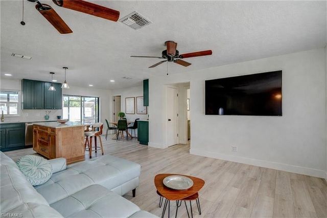 305 SE 14th TER, Cape Coral, FL 33990