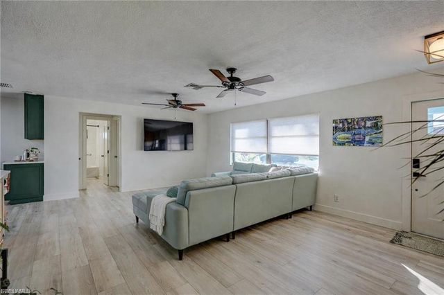 305 SE 14th TER, Cape Coral, FL 33990