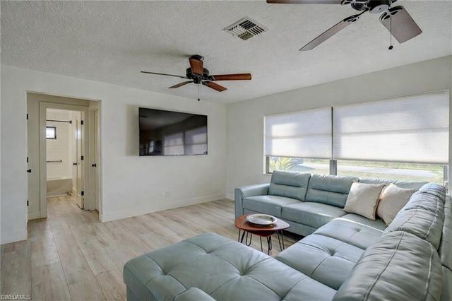 305 SE 14th TER, Cape Coral, FL 33990