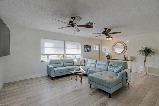 305 SE 14th TER, Cape Coral, FL 33990