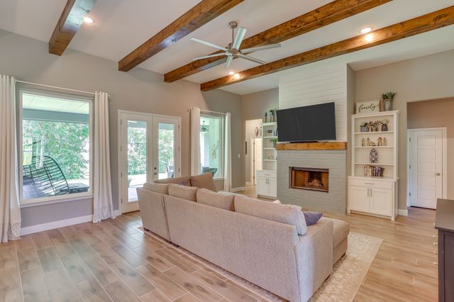 947 Silverleaf Drive, Weatherford, TX 76085