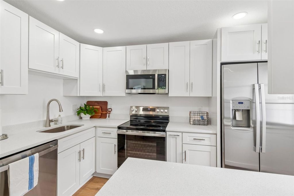Image 13 of property listing at 2505 W NORTH B STREET, Tampa, FL 33609