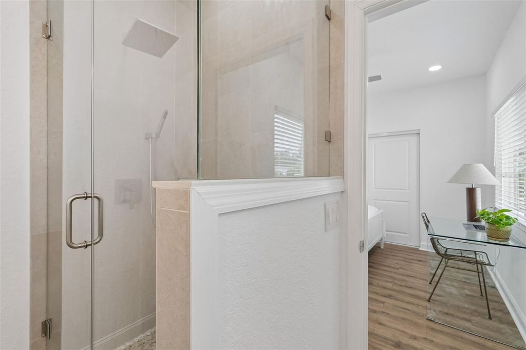 Image 20 of property listing at 2505 W NORTH B STREET, Tampa, FL 33609