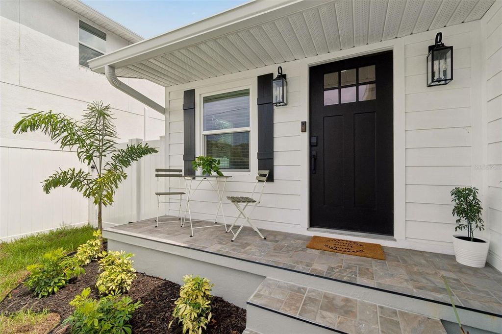 Image 28 of property listing at 2505 W NORTH B STREET, Tampa, FL 33609