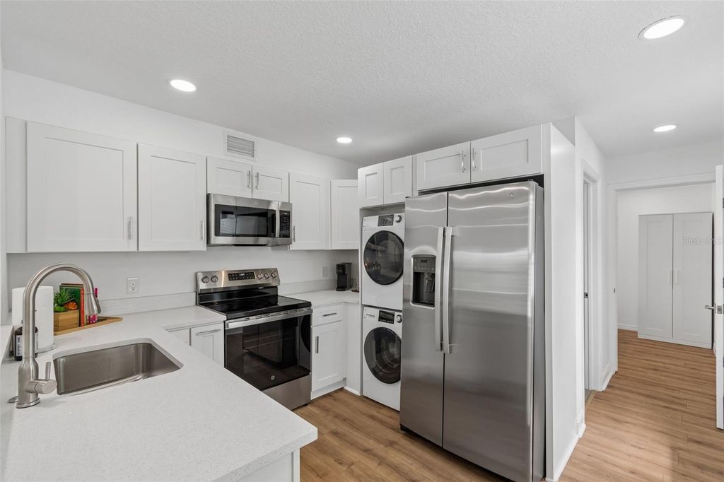 Image 32 of property listing at 2505 W NORTH B STREET, Tampa, FL 33609