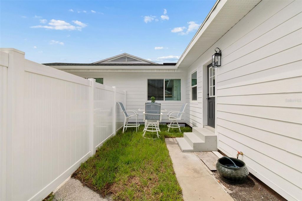 Image 37 of property listing at 2505 W NORTH B STREET, Tampa, FL 33609
