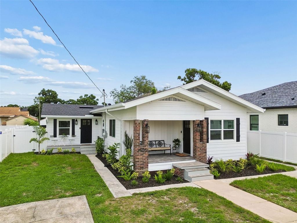 Image 41 of property listing at 2505 W NORTH B STREET, Tampa, FL 33609