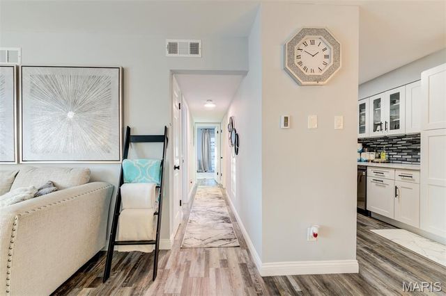 10123 Sakura Drive A, St Louis, MO 63128