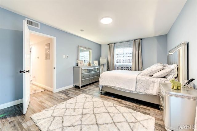 10123 Sakura Drive A, St Louis, MO 63128