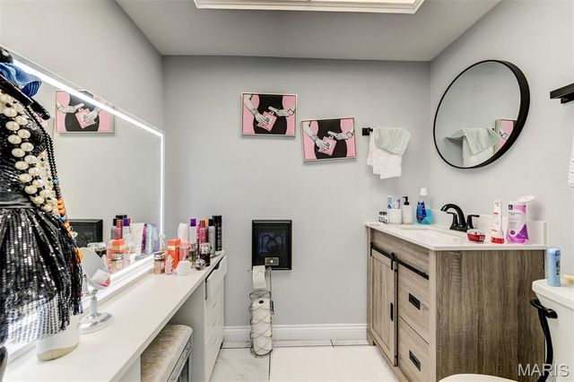 10123 Sakura Drive A, St Louis, MO 63128