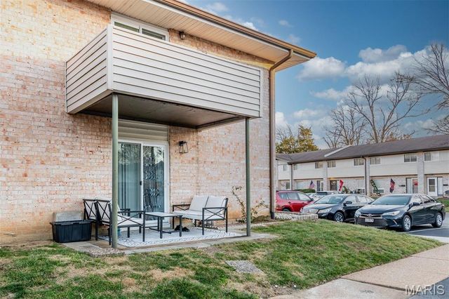 10123 Sakura Drive A, St Louis, MO 63128