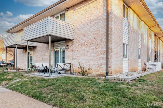 10123 Sakura Drive A, St Louis, MO 63128