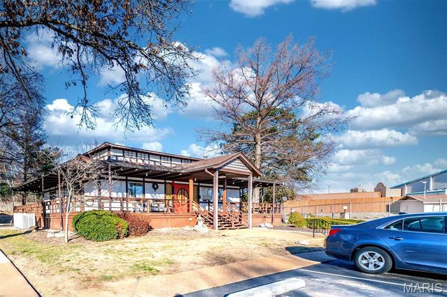 10123 Sakura Drive A, St Louis, MO 63128