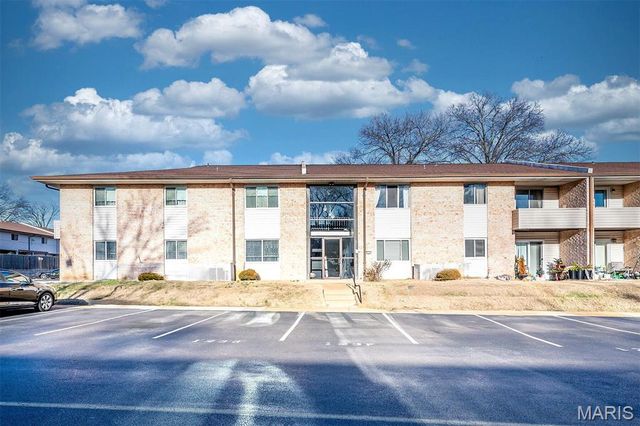 10123 Sakura Drive A, St Louis, MO 63128