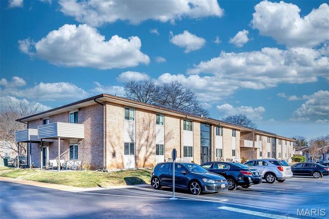 10123 Sakura Drive A, St Louis, MO 63128