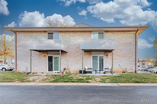 10123 Sakura Drive A, St Louis, MO 63128