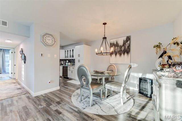 10123 Sakura Drive A, St Louis, MO 63128