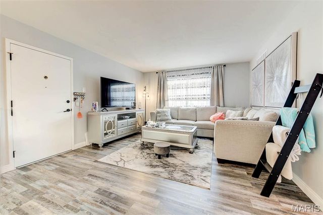 10123 Sakura Drive A, St Louis, MO 63128