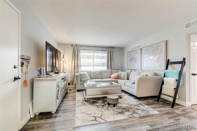 10123 Sakura Drive A, St Louis, MO 63128