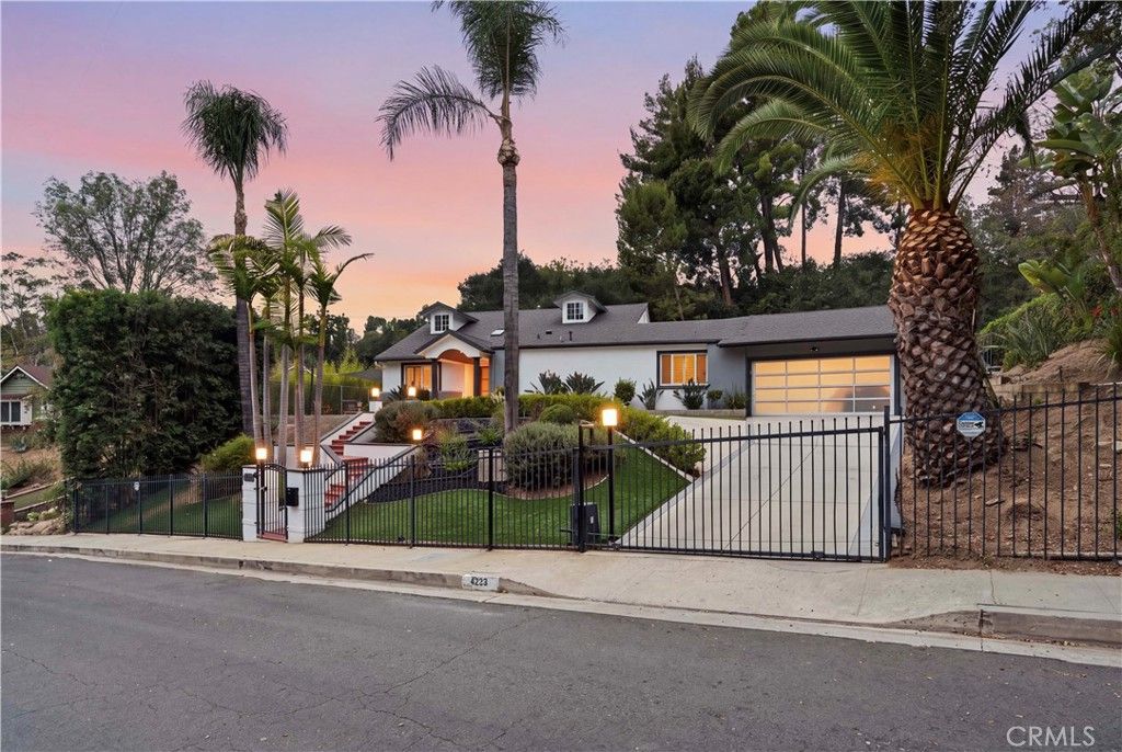 4223 Mooncrest Place, Encino, CA 91436 — photo 2