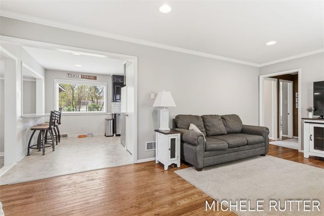 526 Pinecrest Street, Holland, MI 49424