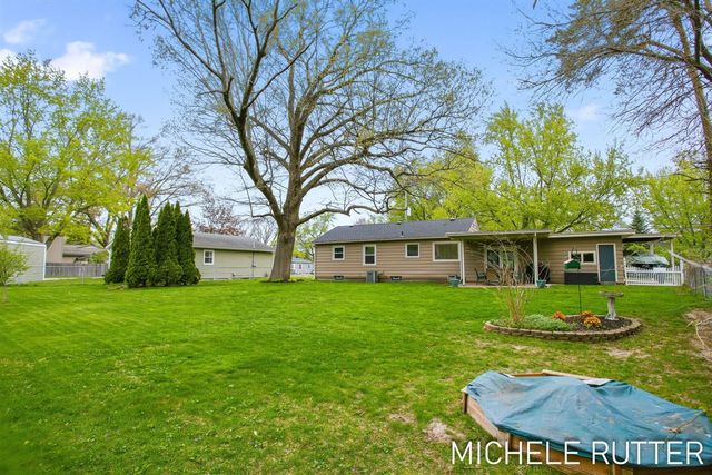 526 Pinecrest Street, Holland, MI 49424