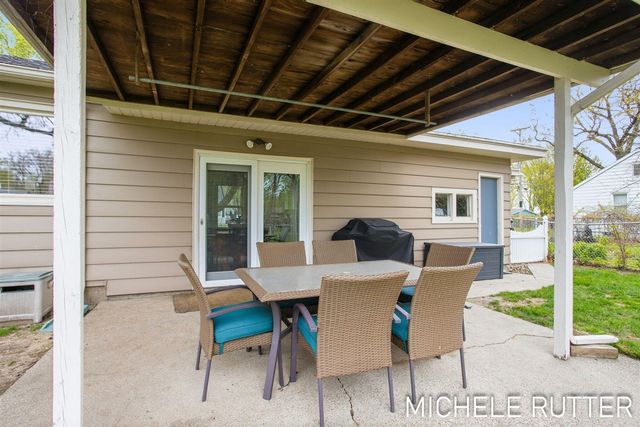 526 Pinecrest Street, Holland, MI 49424