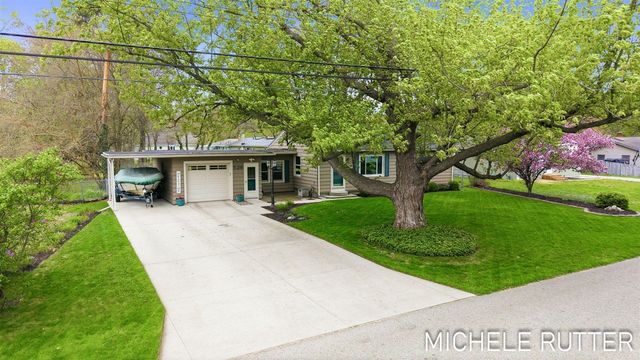 526 Pinecrest Street, Holland, MI 49424