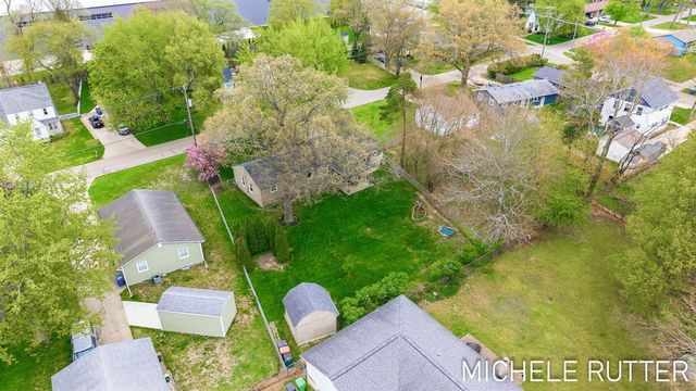 526 Pinecrest Street, Holland, MI 49424