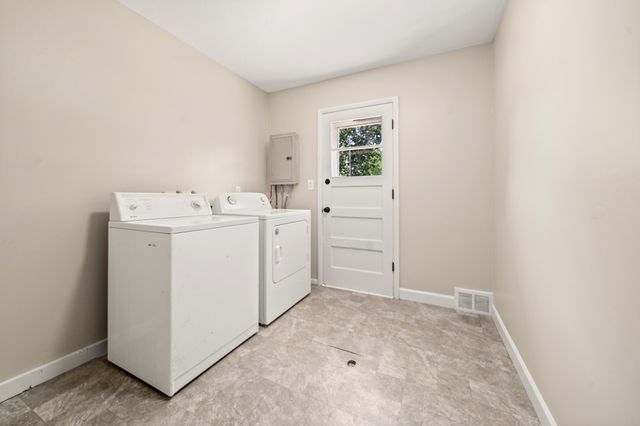 6809 Dudley Avenue N, Crystal, MN 55428
