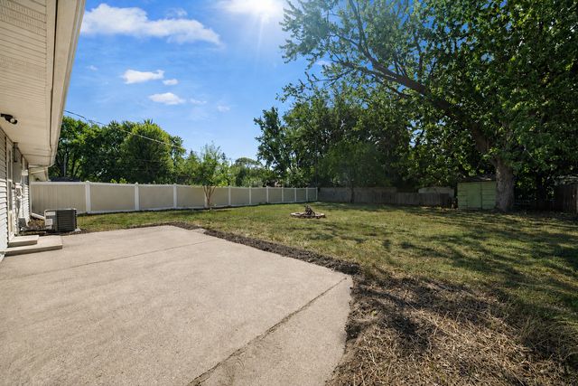 6809 Dudley Avenue N, Crystal, MN 55428