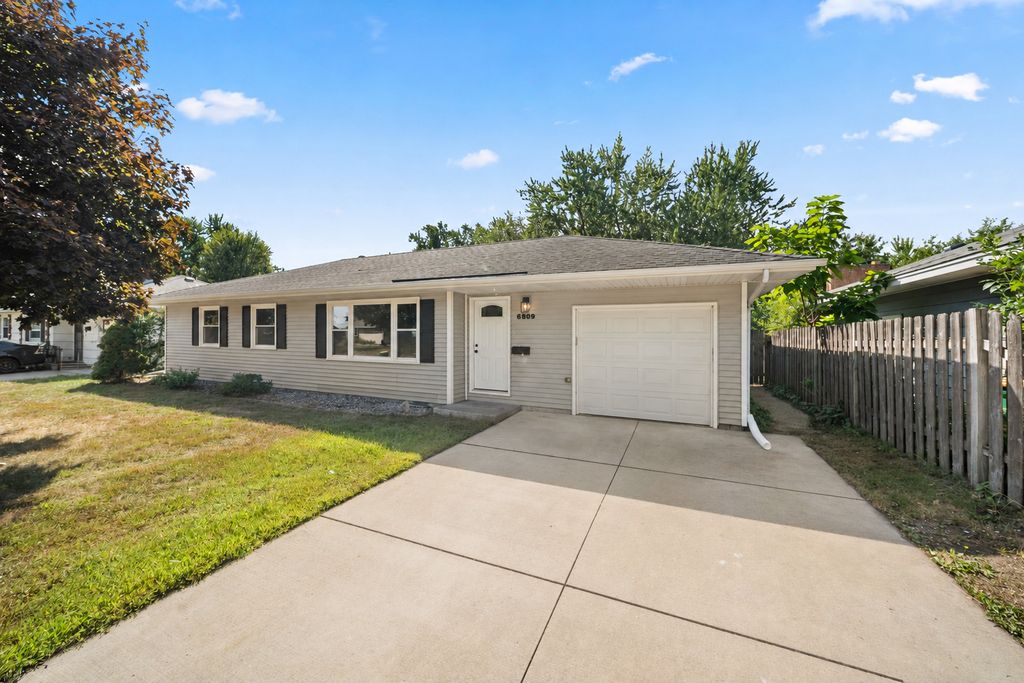 6809 Dudley Avenue N, Crystal, MN 55428