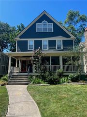 2877 Hampshire Road, Cleveland Heights, OH 44118