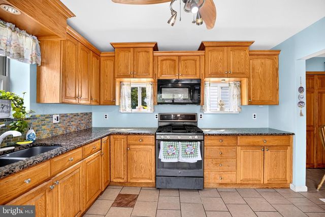 63 LINDEN AVE, Bellmawr, NJ 08031
