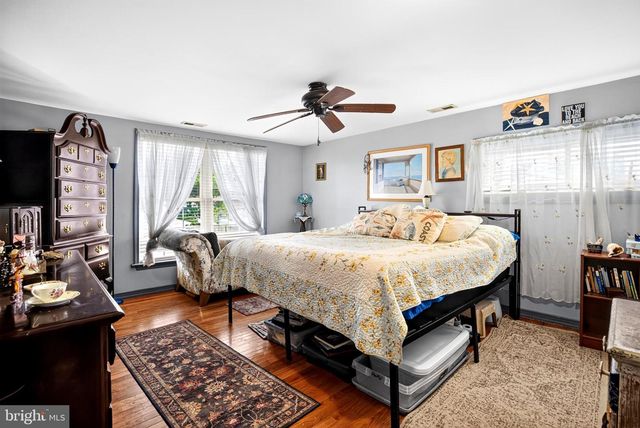 63 LINDEN AVE, Bellmawr, NJ 08031
