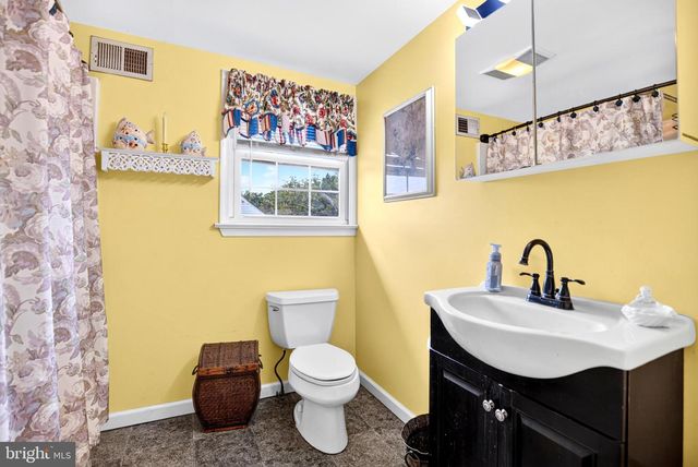 63 LINDEN AVE, Bellmawr, NJ 08031
