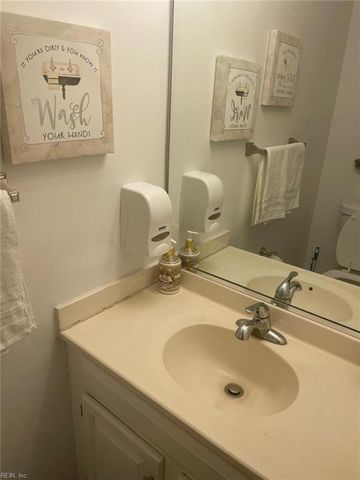 240 Rushlake CT, Newport News, VA 23602