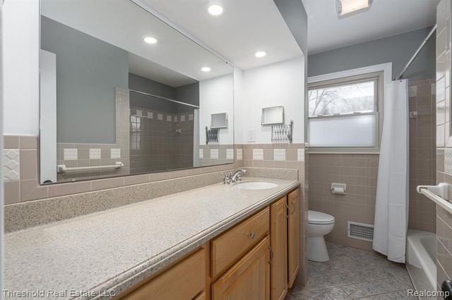 5595 Old Orchard Trail, Orchard Lake, MI 48324